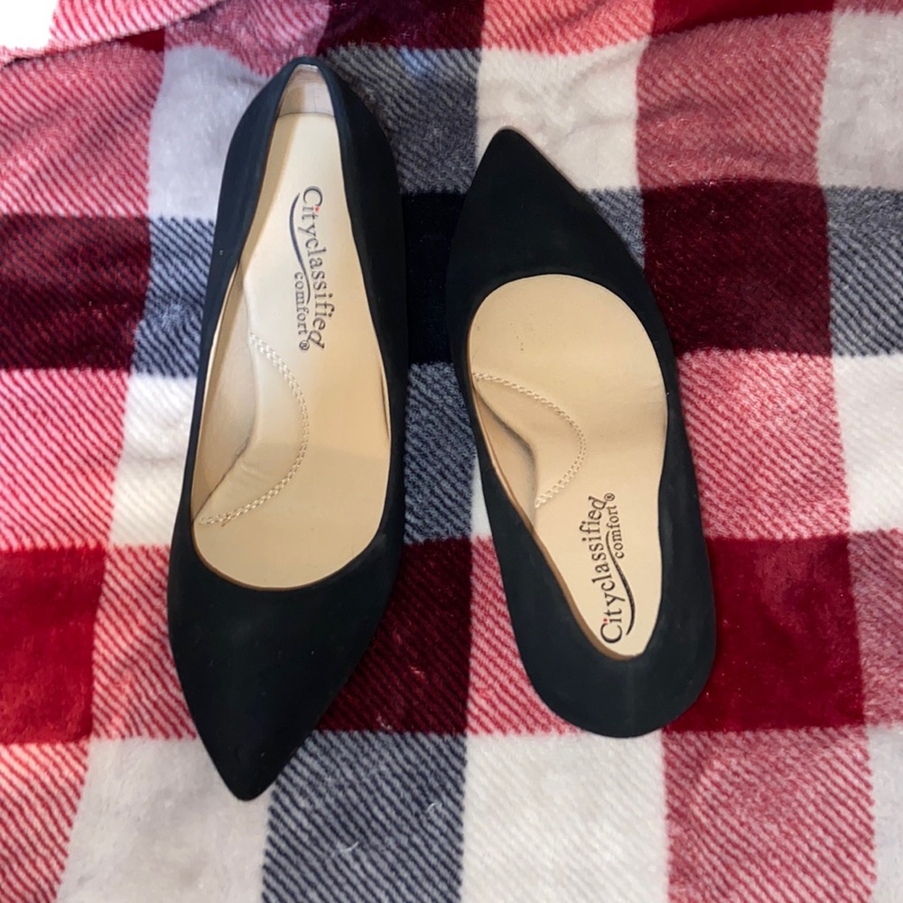 size 8 black heels.